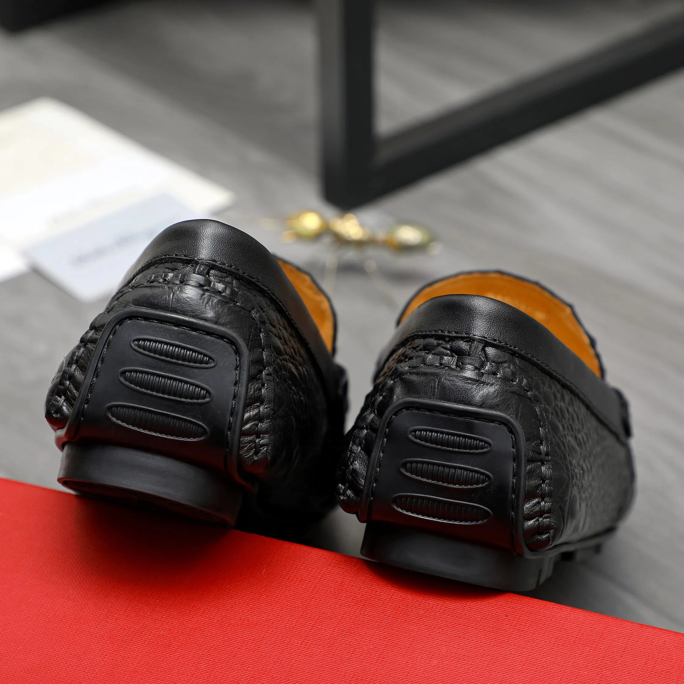 Men's shoes 💰p380 Product trademark: Ferragamo " Ferragamo ] Casual slip-on men's shoes Regular size: 38-45 Product materials: Selected crocodile pattern cowhide upper, pigskin lining, rubber outsole